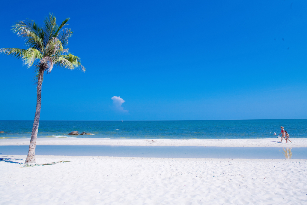 Hua-Hin-Beach1